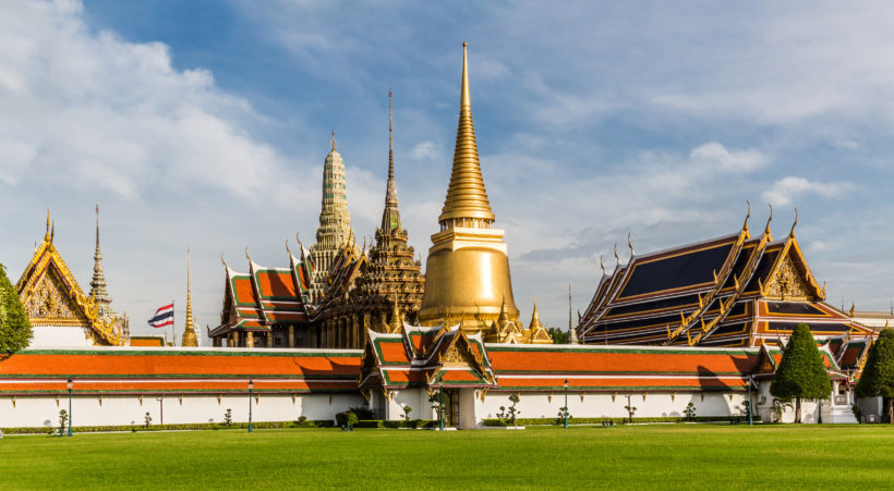 Wat_Phra_Kaew_by_Ninara_TSP_edit_crop